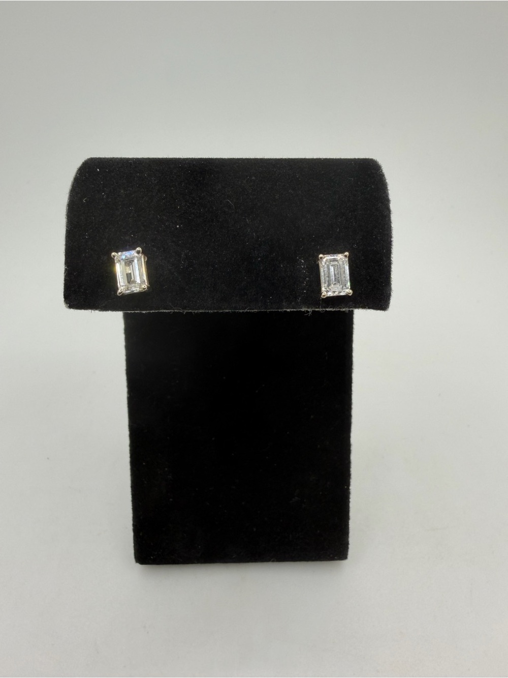 NWT 6x4mm (1.34ctw) emerald cut‎ LAB grown diamond stud earrings in 14kt WG!